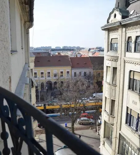 Piac Street -debrecen Daire